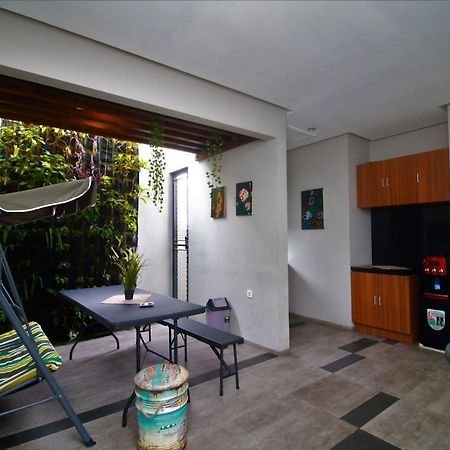 Albergue Bale Resident Yakarta Exterior foto