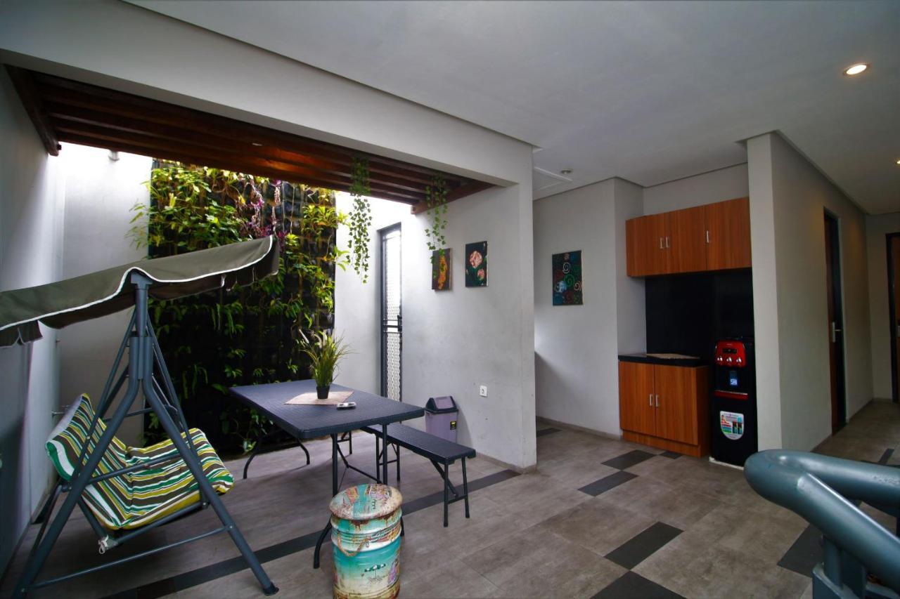 Albergue Bale Resident Yakarta Exterior foto