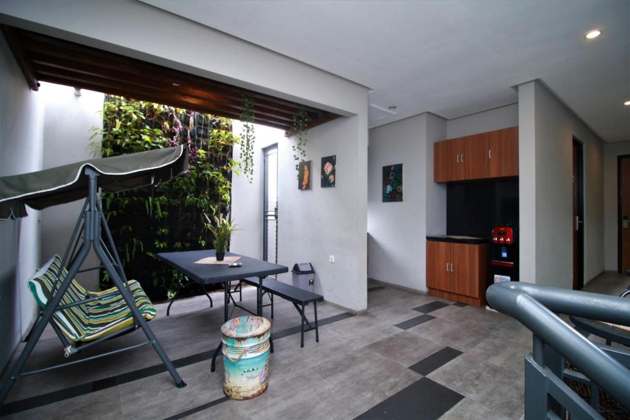 Albergue Bale Resident Yakarta Exterior foto